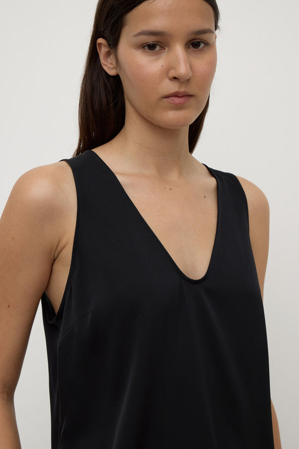 Amaris_Silk_Tank_Black_2375