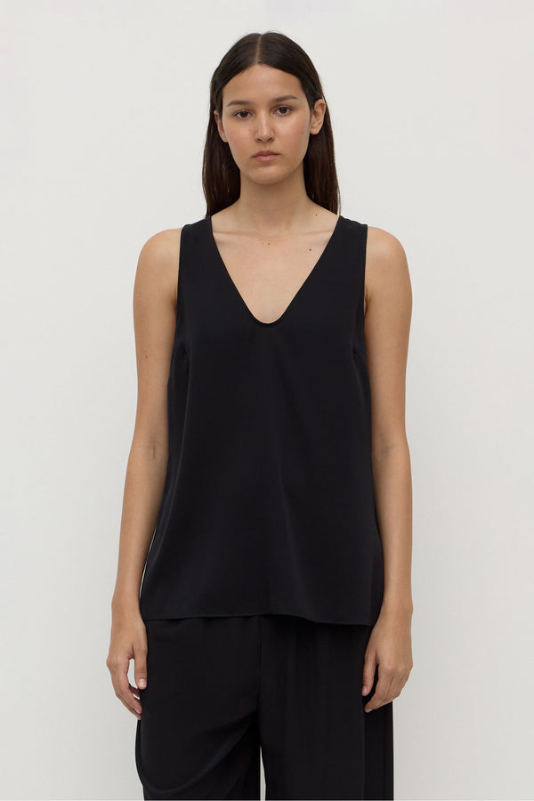 Amaris_Silk_Tank_Black_2380