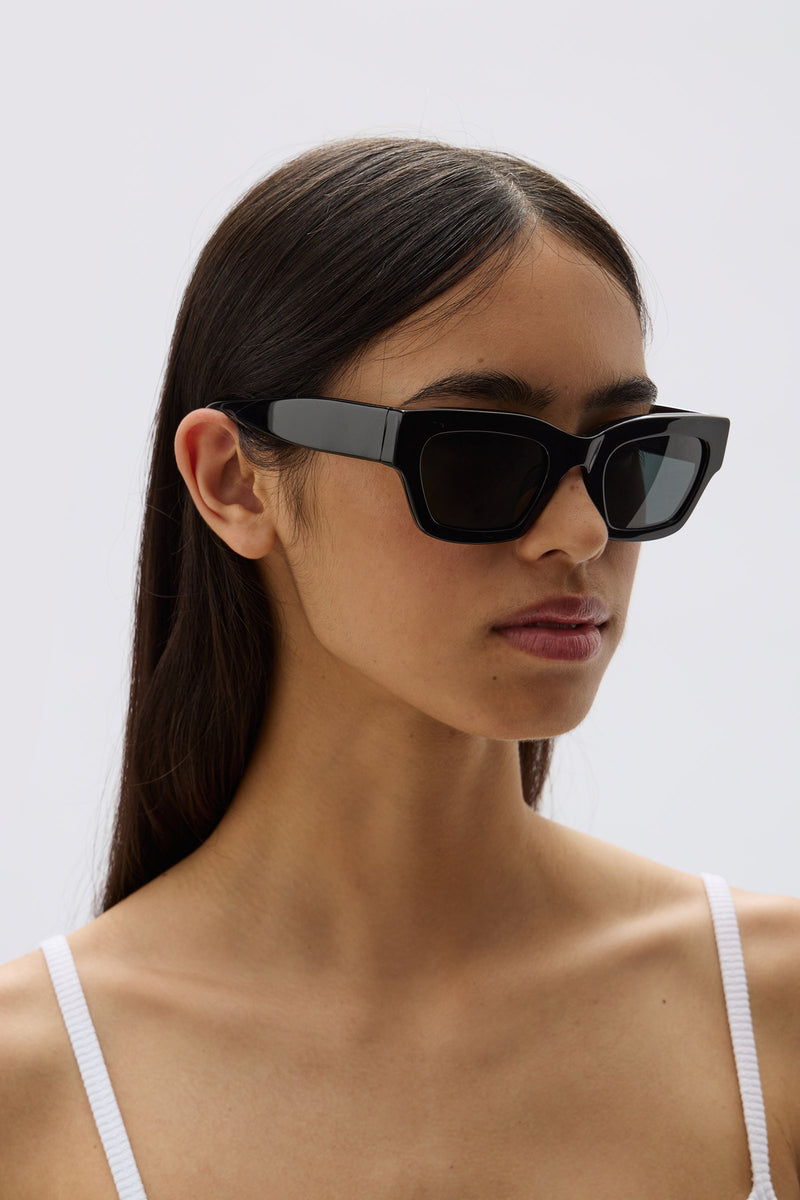 D Frame Black Sunglasses Assembly Label