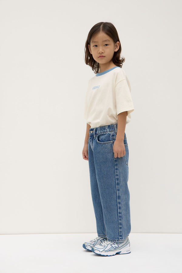 Kids_Carnaby_Logo_Short_Sleeve_Tee_Pebble_Sea_Blue_0177jpeg