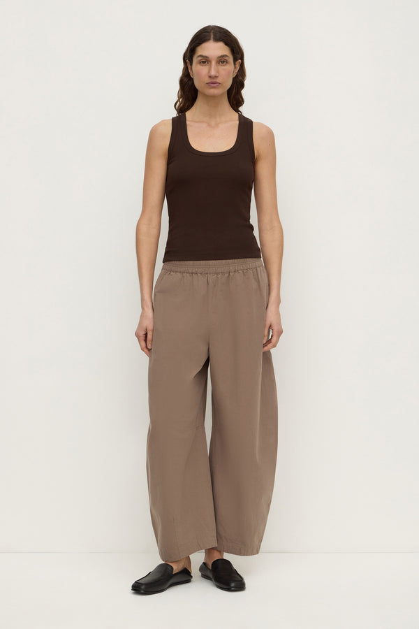Lola_Barrel_Pant_Dark_Sand_1906