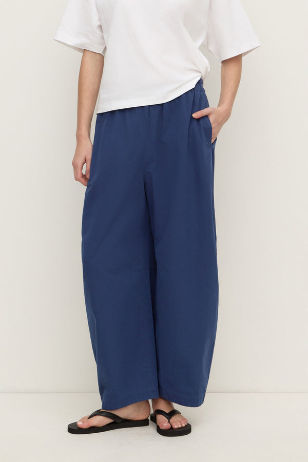 Lola_Barrel_Pant_Imperial_Blue_1904