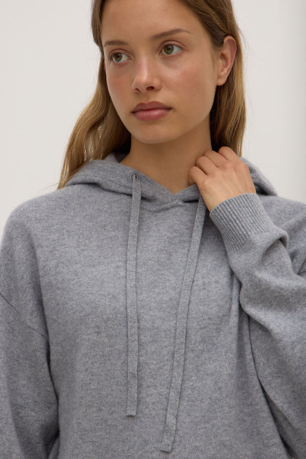 Lorrie_Cashmere_Hoodie_Grey_Marle_1276jpeg