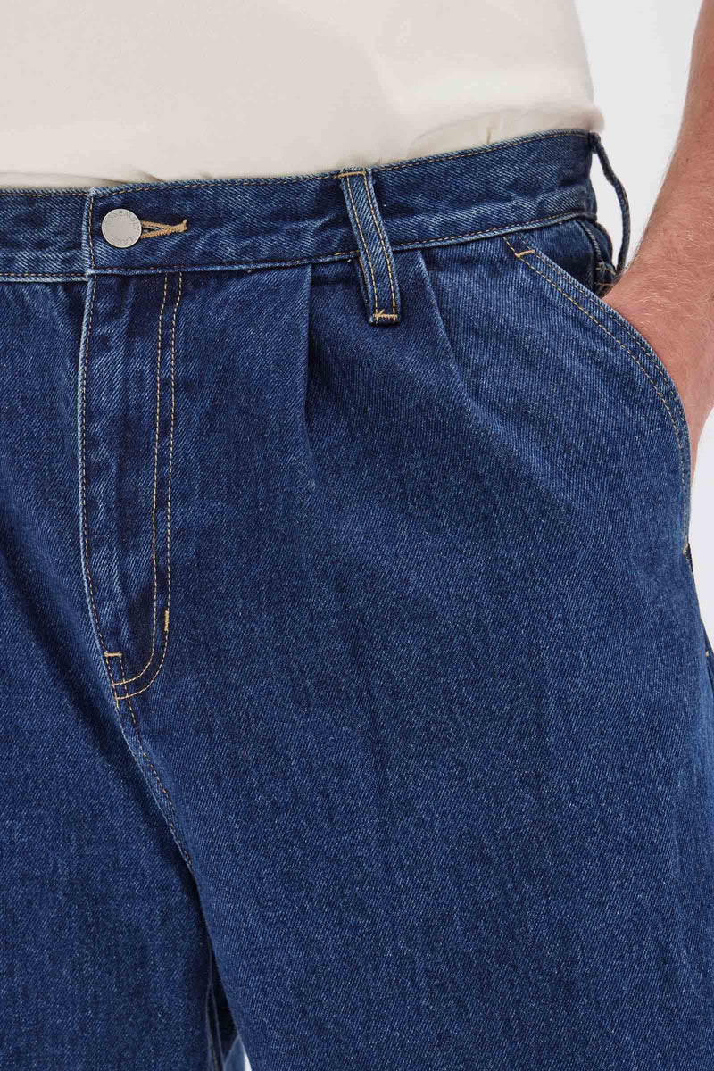 Mens Relaxed Pleated Jean Heritage Blue Assembly Label