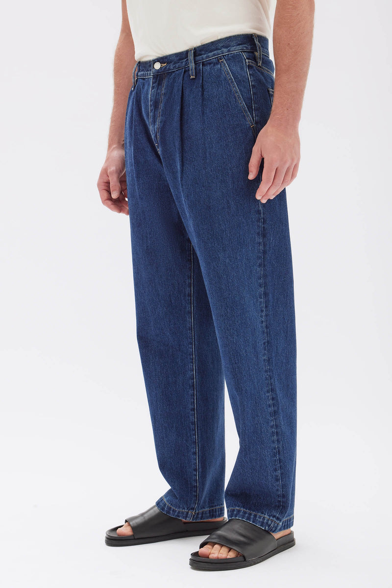 Mens Relaxed Pleated Jean Heritage Blue Assembly Label