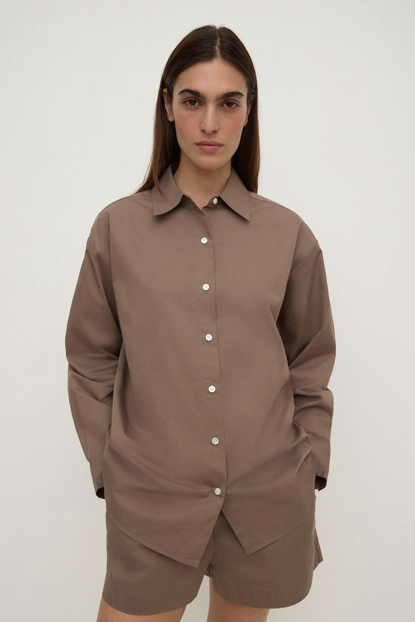 Micha_Poplin_LS_Shirt_Dark_Sand_2090