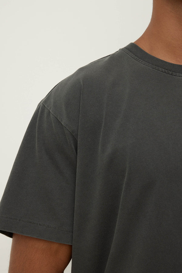 Oli_Tee_Charcoal_0885