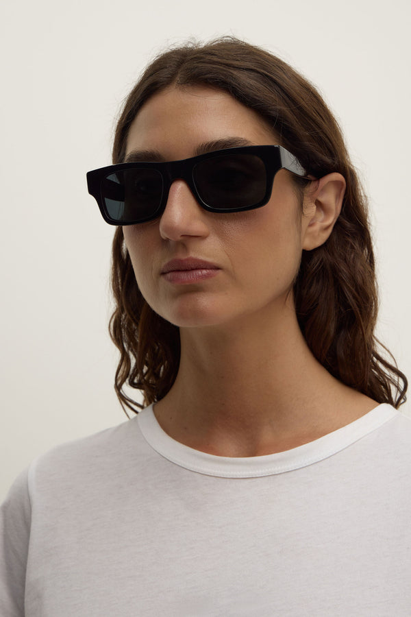 Shallow_D_Frame_Black_2493