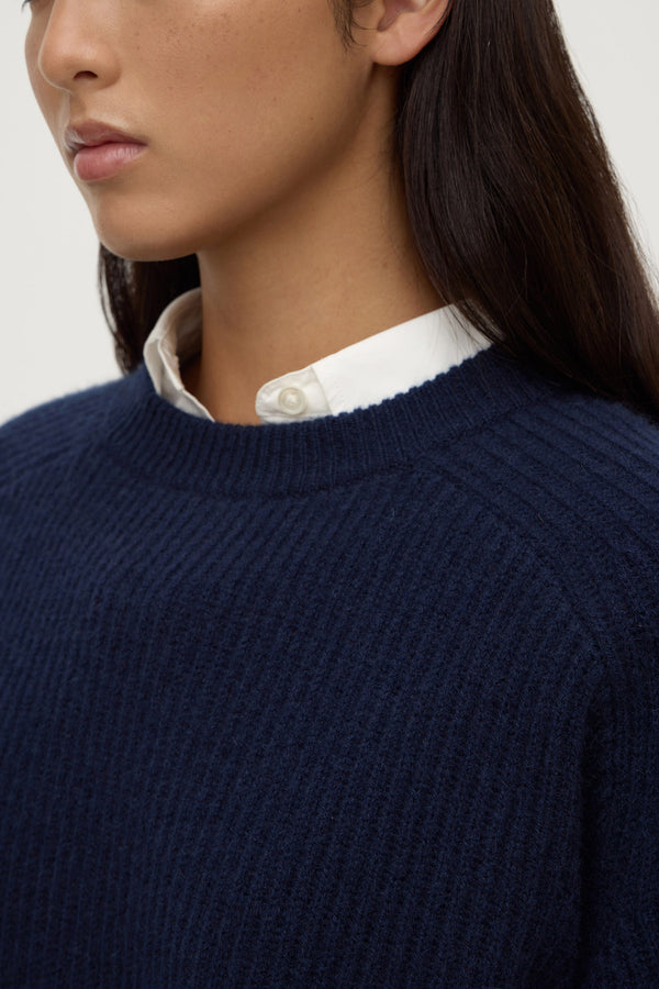 Amerie_Cashmere_Knit_Jumper_Navy_0748
