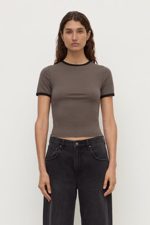 Kourt_Contrast_Bind_Tee_Bark_Black_1565