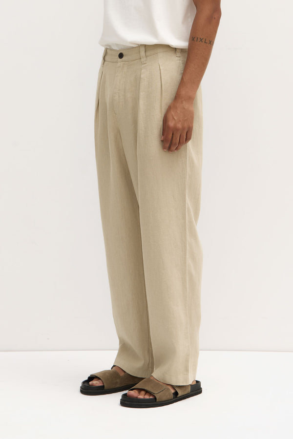 Miles Pleated Linen Chino